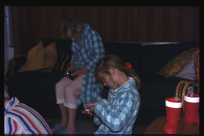 18.Delft dec 1971 Brigitte,Marion.JPG